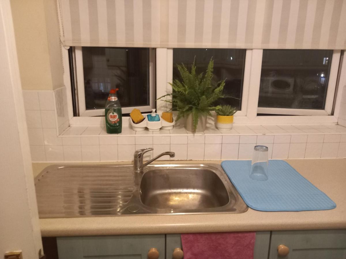 Lovely Shared 3 Bed Home Near The Thames Thamesmead  エクステリア 写真